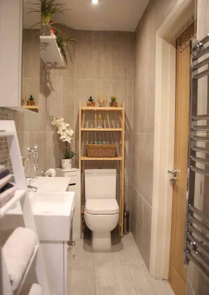 Private bathroom with shower in the dungeon suite