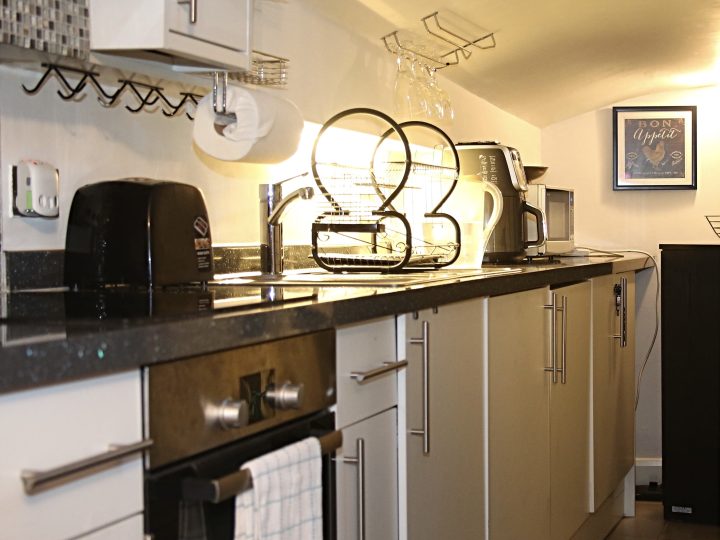 Private kitchen of the dungeon suite with oven, kettle and toaster